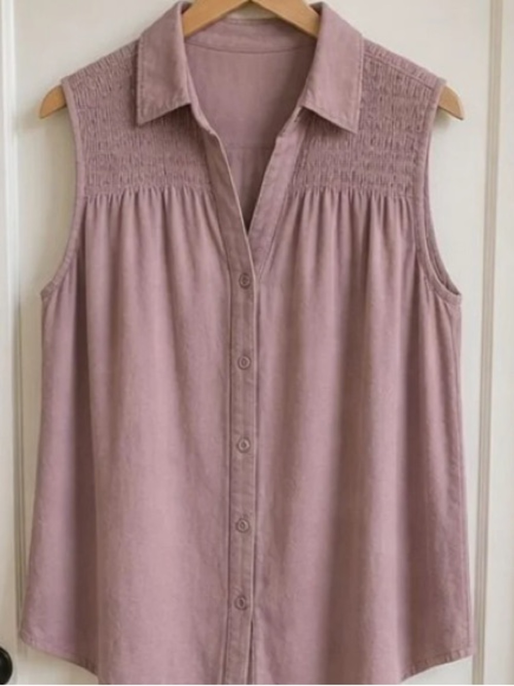 Sleeveless Button-Front Women's Top in Dusty Mauve
